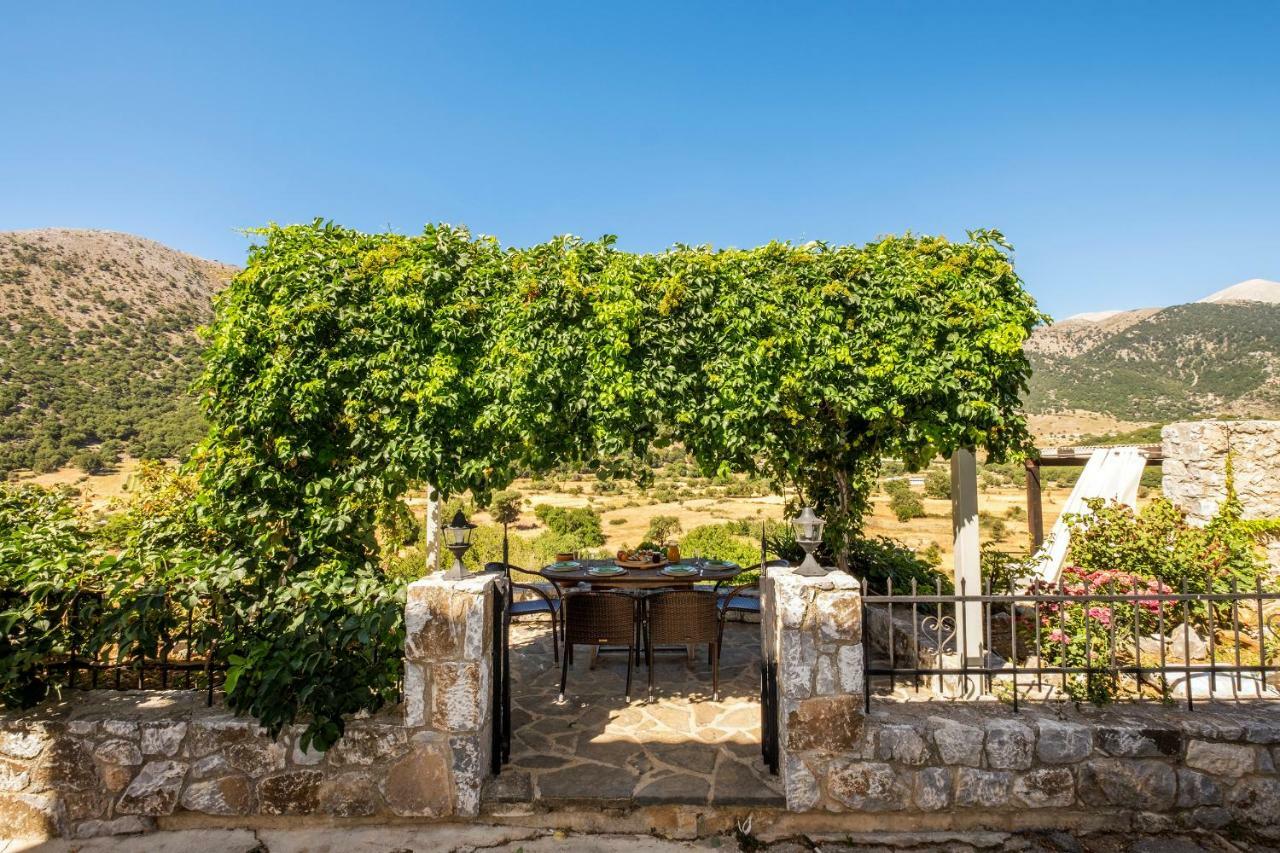 Stone Built Villa Galatia, Poolside & Perfect View Karés エクステリア 写真