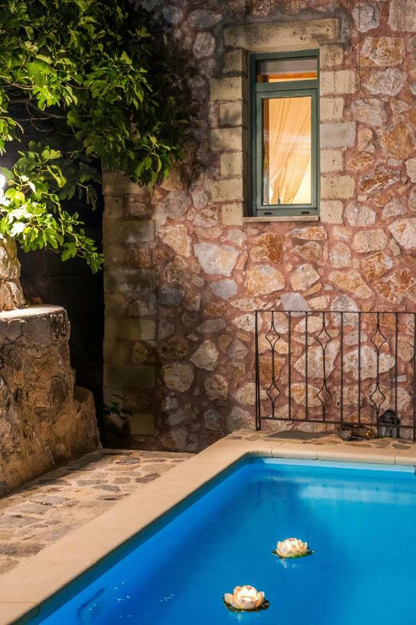 Stone Built Villa Galatia, Poolside & Perfect View Karés エクステリア 写真